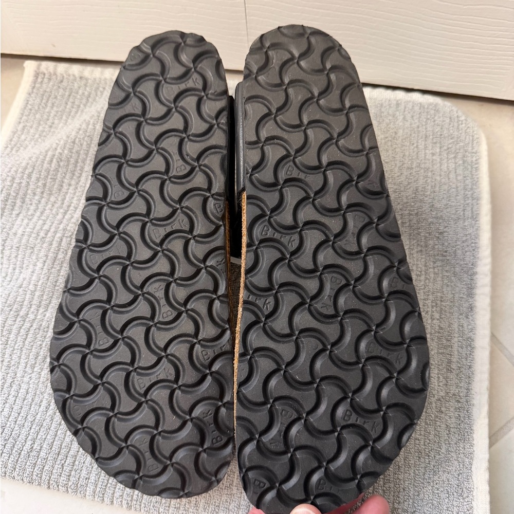 Birkenstock Black Gizeh Style Leather Thong Sandals - Picture 5 of 9